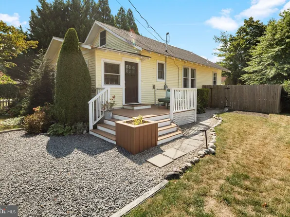 20 Center St, Barnegat, NJ 08005