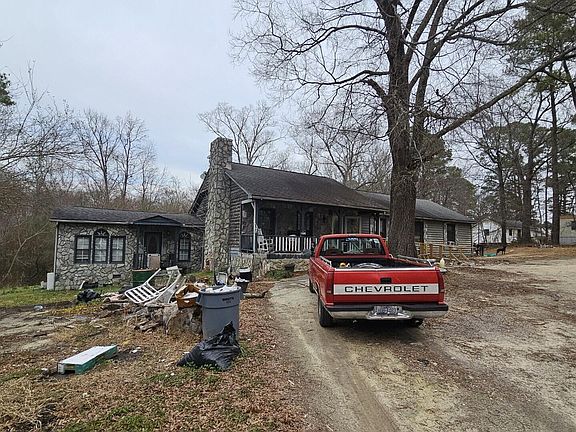 4th image of 215 Riverside Drive