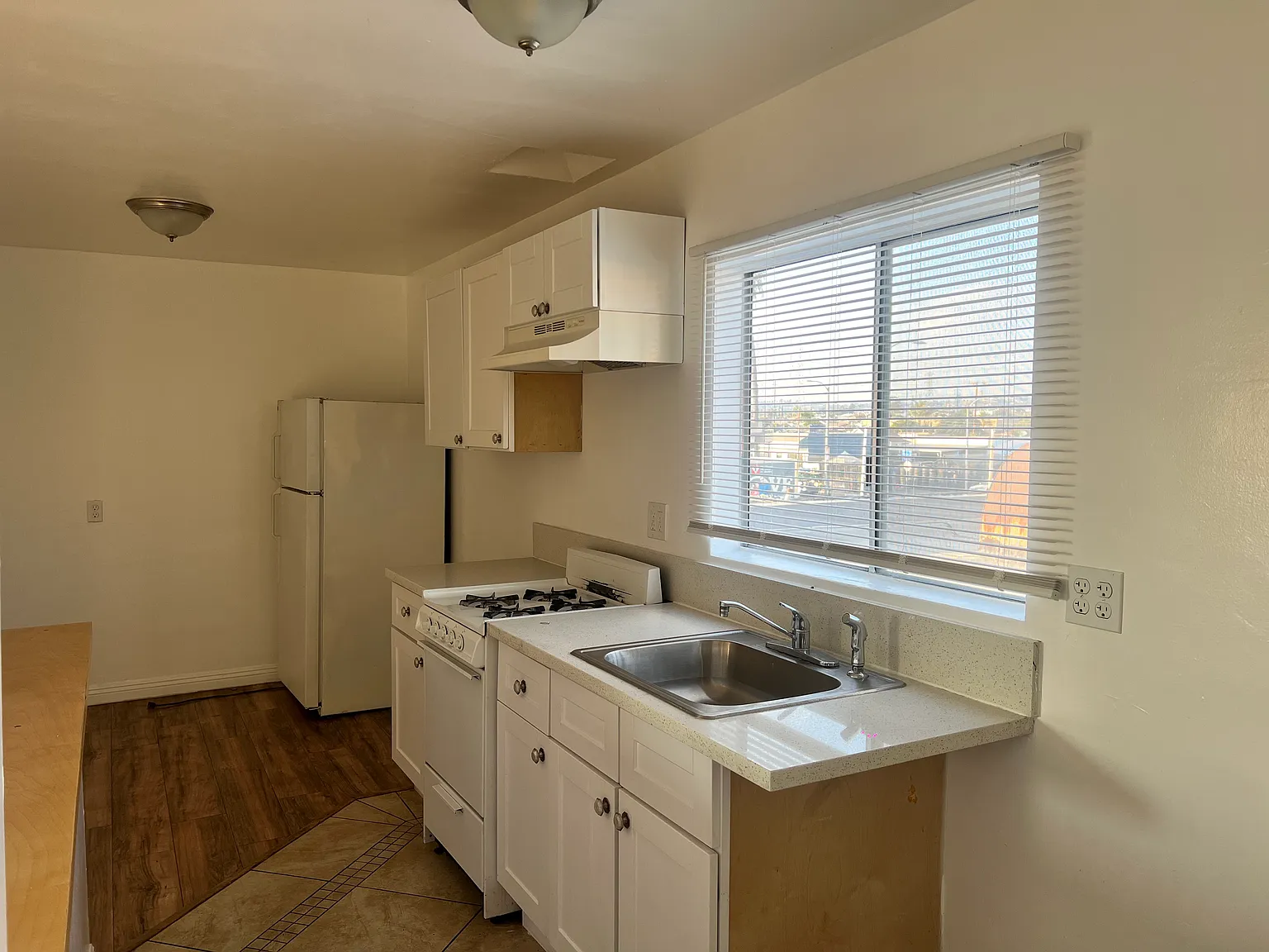 2 bed, 1500 sqft, $2,300 — Photo 3