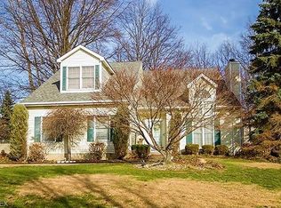 33360 Chatham Dr, Avon Lake, OH 44012