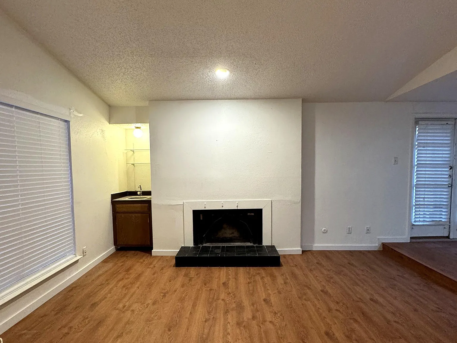 2 bed, 848 sqft, $1,350 — Photo 3