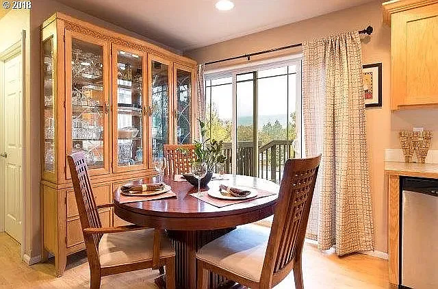 590 Northview Dr — Photo 3
