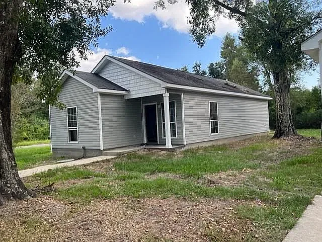 3 bed, $1,600 — Photo 2