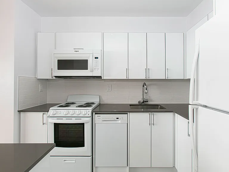 666 Spadina Ave — Photo 24