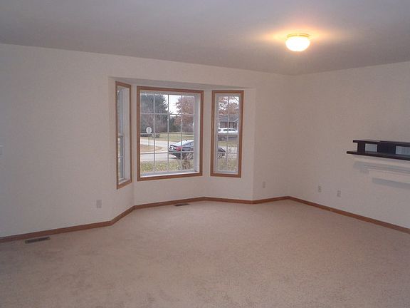 4th image of 2307 Candlewick Dr SE