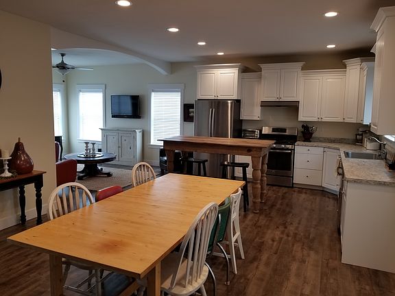 4th image of 654 Rolling Hills Dr