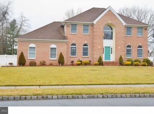 5 Royalty Ln, Laurel Springs, NJ 08021