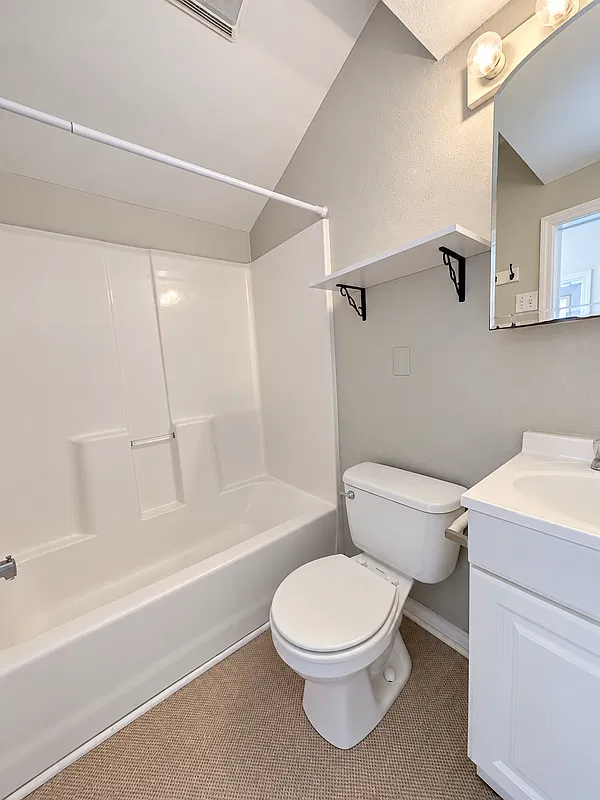 4 bed, 2.0 bath, 1600 sqft, $1,425 — Photo 3