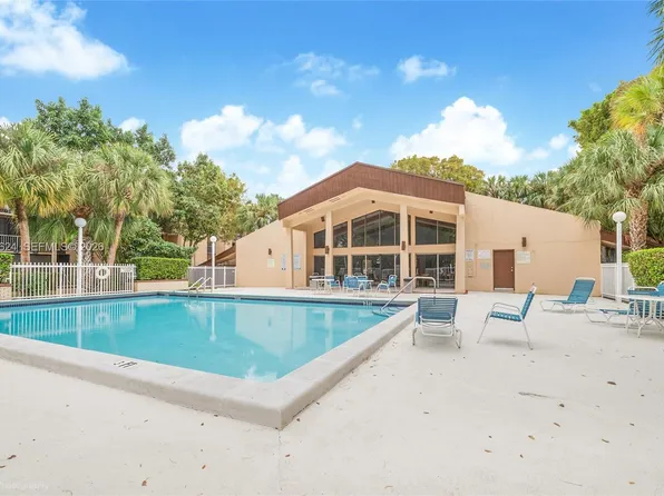 14311 N Kendall Dr, Miami, FL