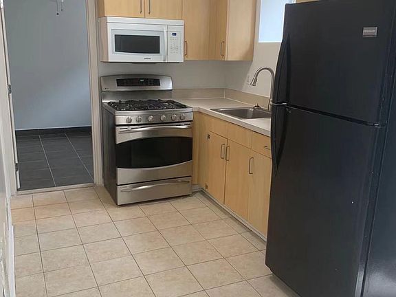4th image of 369 Oak Ave