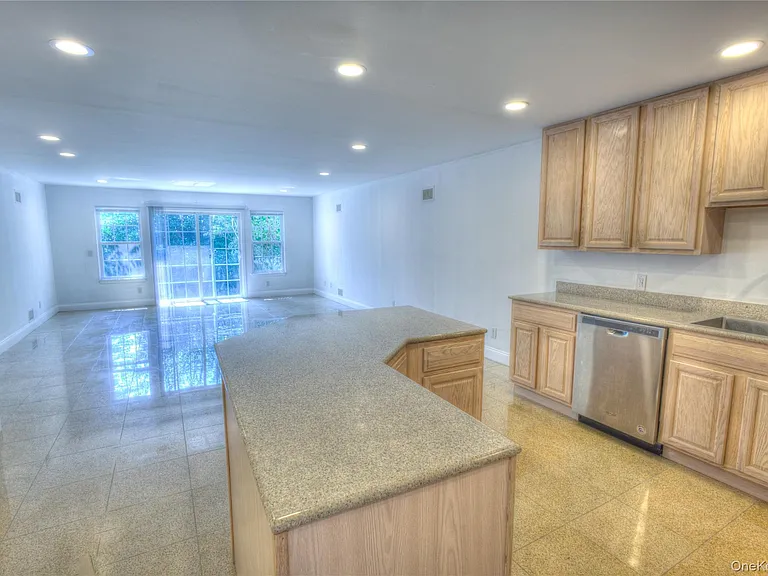 12 Yennicock Ave — Photo 10