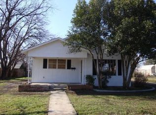 725 W 3rd St, Baird, TX 79504