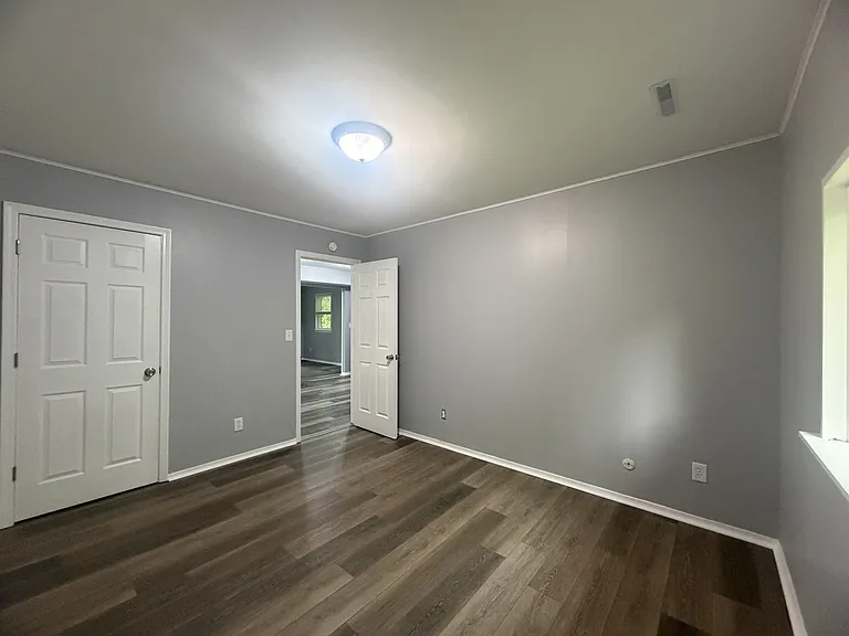 902 E Frederick St — Photo 13