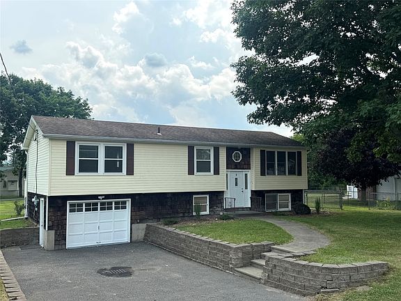 3rd image of 9 Willow Way
