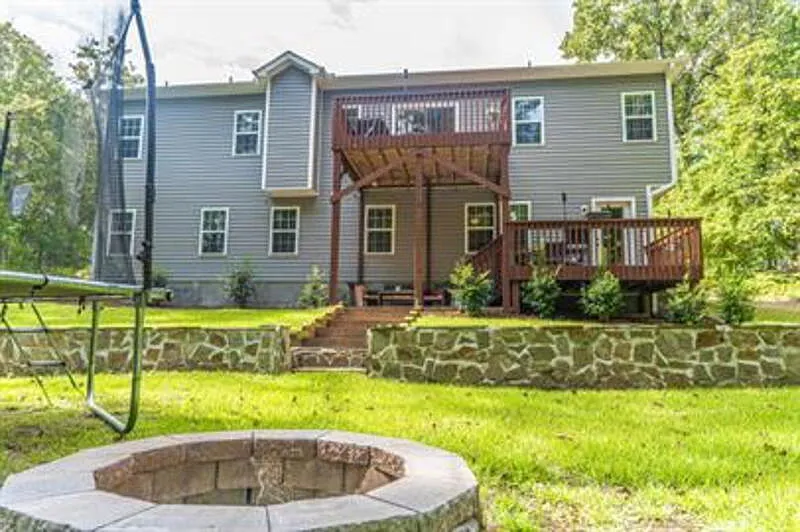 5 bed, 3.0 bath, 2764 sqft, $2,775 — Photo 2