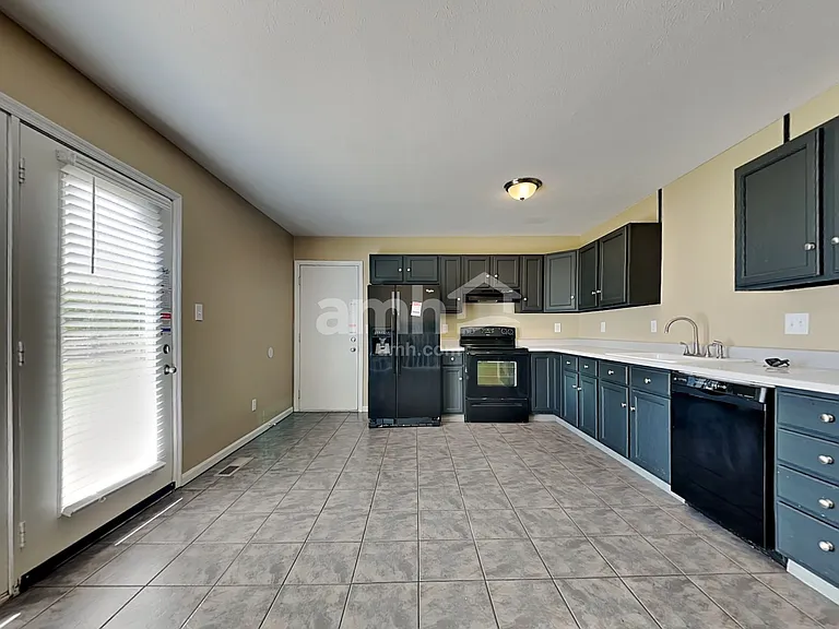 6401 Sharps Ridge Ct — Photo 3