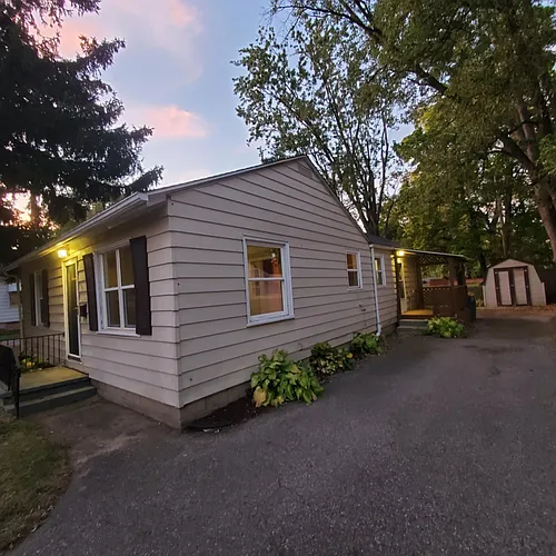 555 Oak St Photo 1