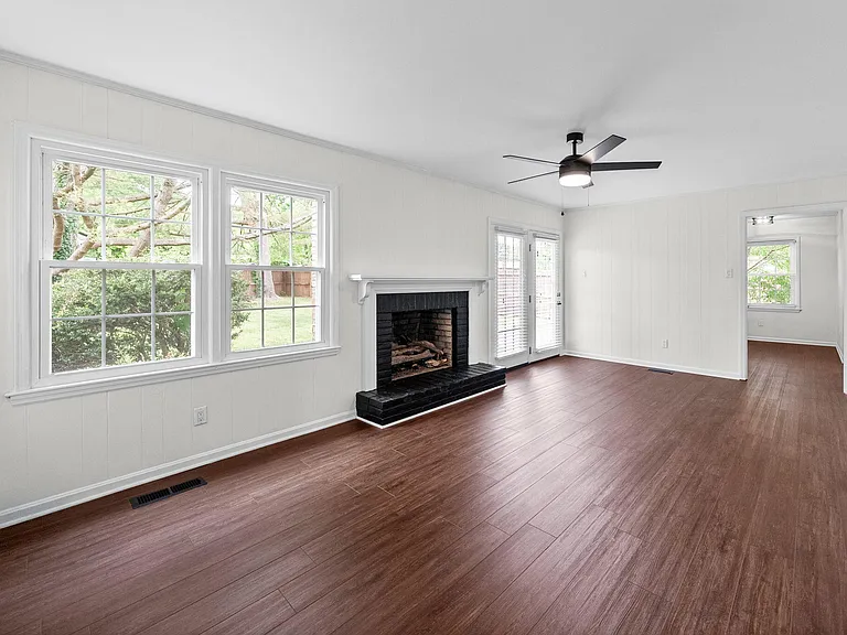 132 Windsor Dr — Photo 13