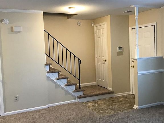 2nd image of 460 Youngs Mill Ln
