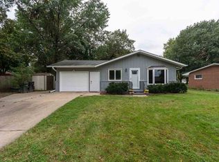 1722 Crescent Dr, Cedar Falls, IA 50613