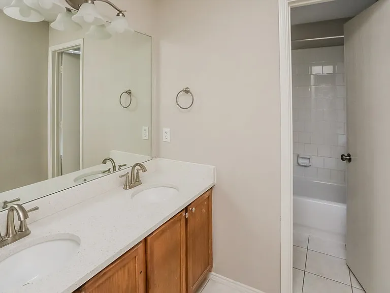 1919 Berkeley Dr — Photo 12