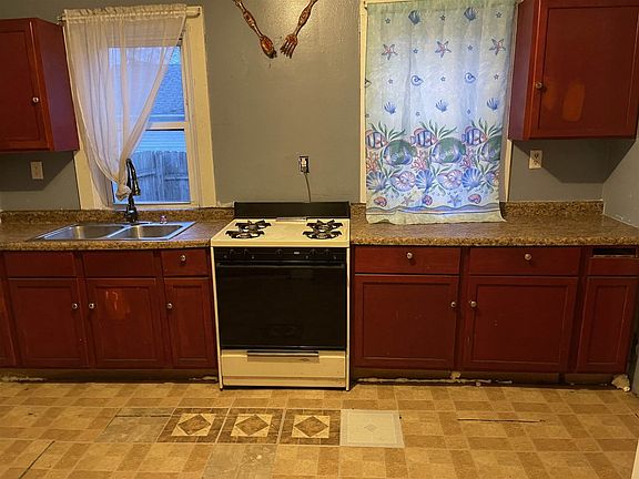 5th image of 212 Redding Ave