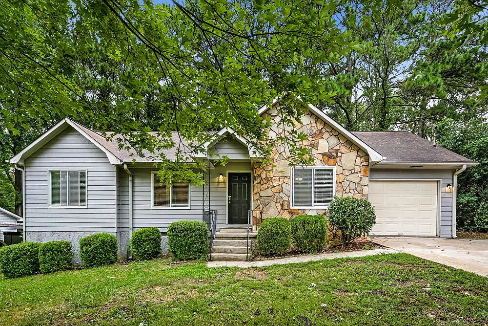 180 Adrian Dr photo 1
