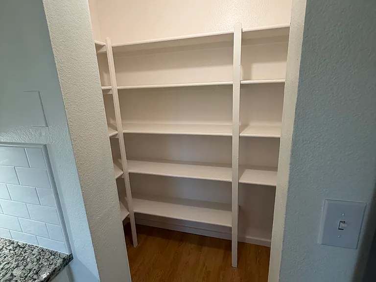 780 Excalibur St — Photo 17