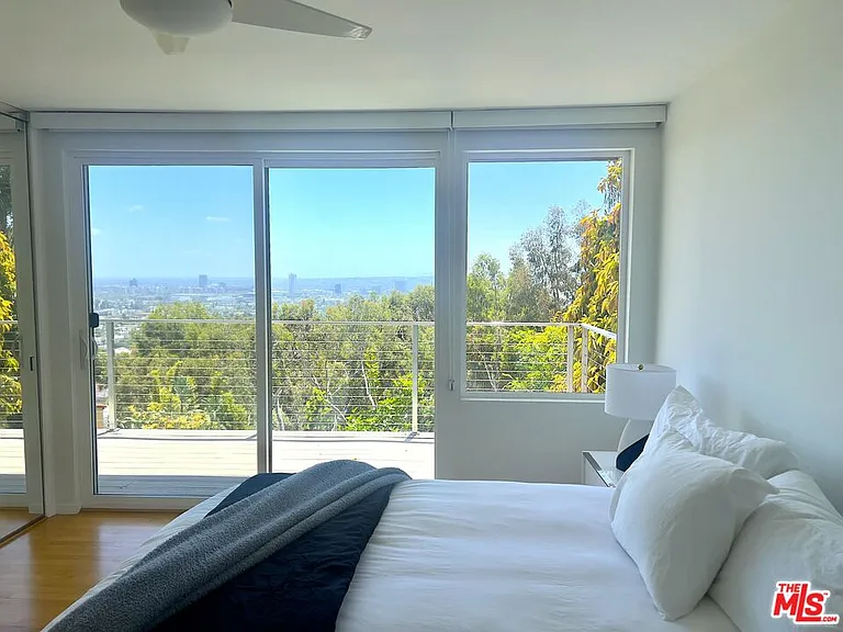8376 Hollywood Blvd — Photo 33
