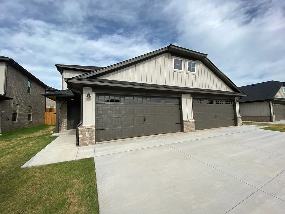 12010 Rhya Ln
