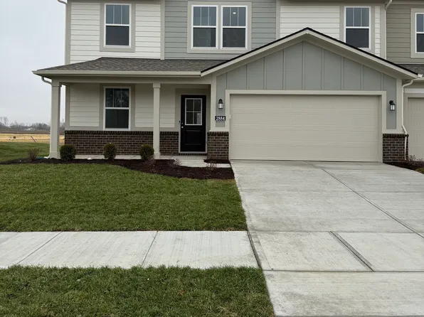 2884 E Woods Edge Dr, Greenwood, IN 46143