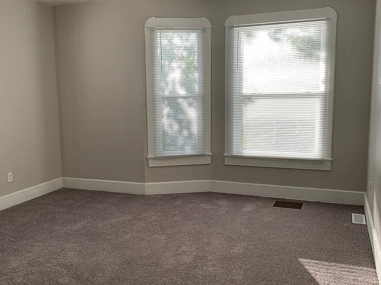 1053 Villa Ave — Photo 4