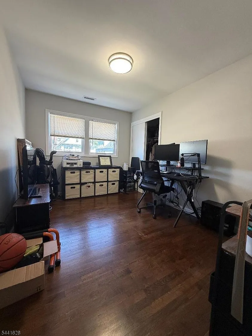 3 bed, 1.0 bath, $2,575 — Photo 4