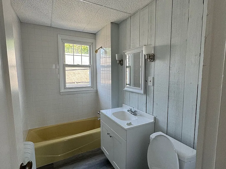 1253 Forest Rd #2 — Photo 27