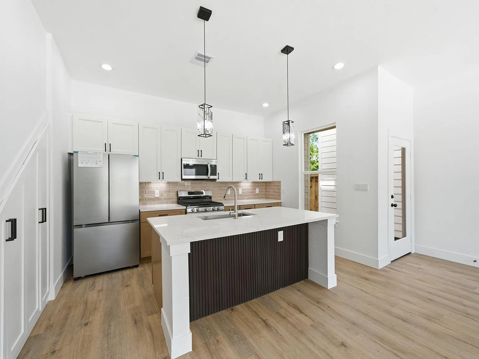 3 bed, 2.5 bath, 1780 sqft, $3,050 — Photo 4