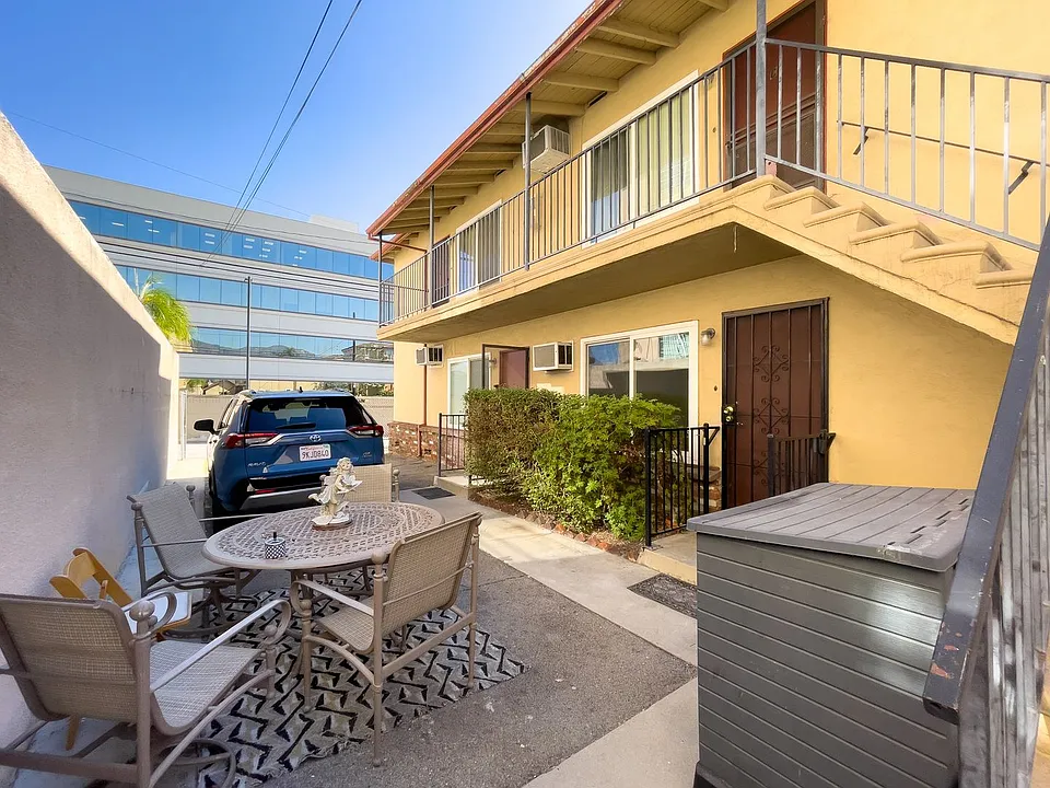 424 W Wilson Ave