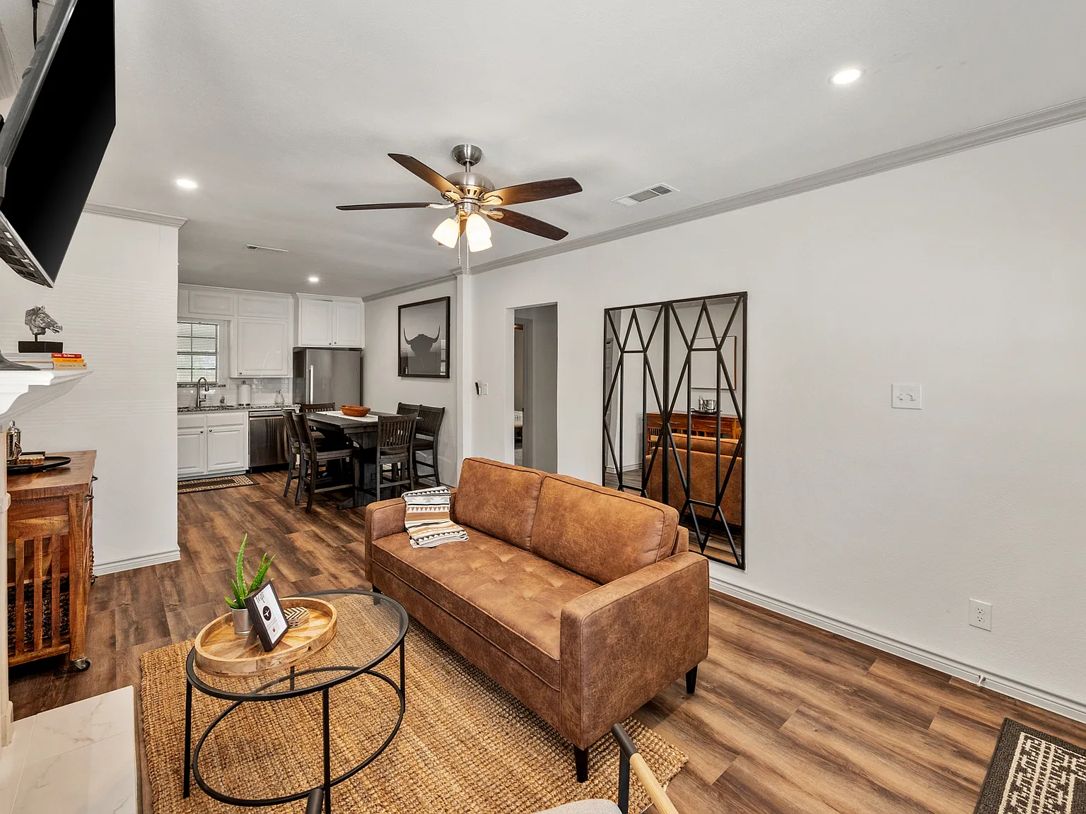 3 bed, 1266 sqft, $2,495 — Photo 3