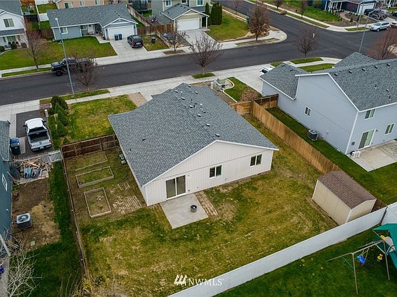 4th image of 1912 S Dilley Street