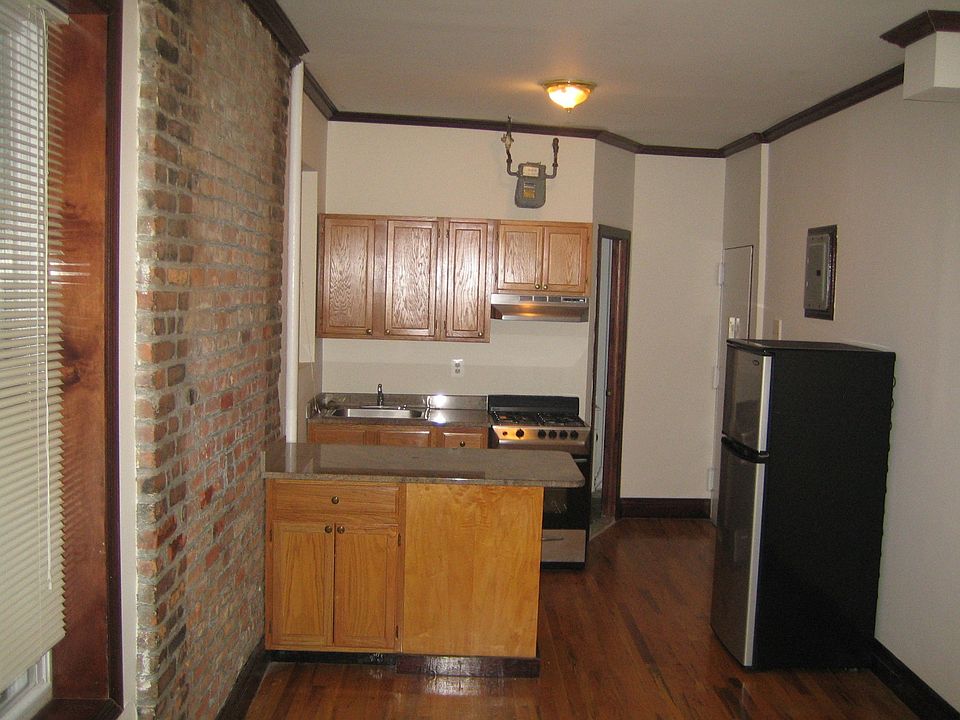 2nd image of 106 Norfolk St APT 8