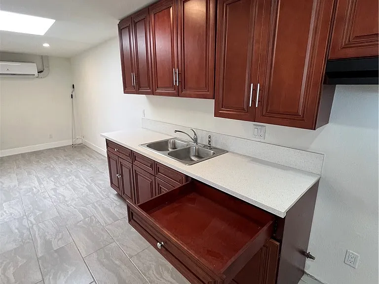 14409 Gundry Ave — Photo 4