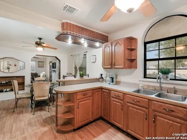 1526 Beacon Ave, San Antonio, TX 78212