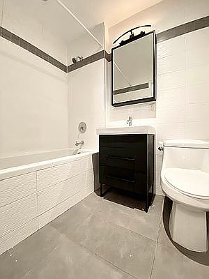 4th image of 172 Meserole St #1L
