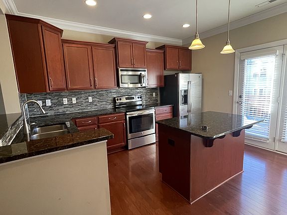 5th image of 1404 Providence Green Ln