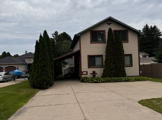 2310 Grove Park Rd, Fenton, MI 48430