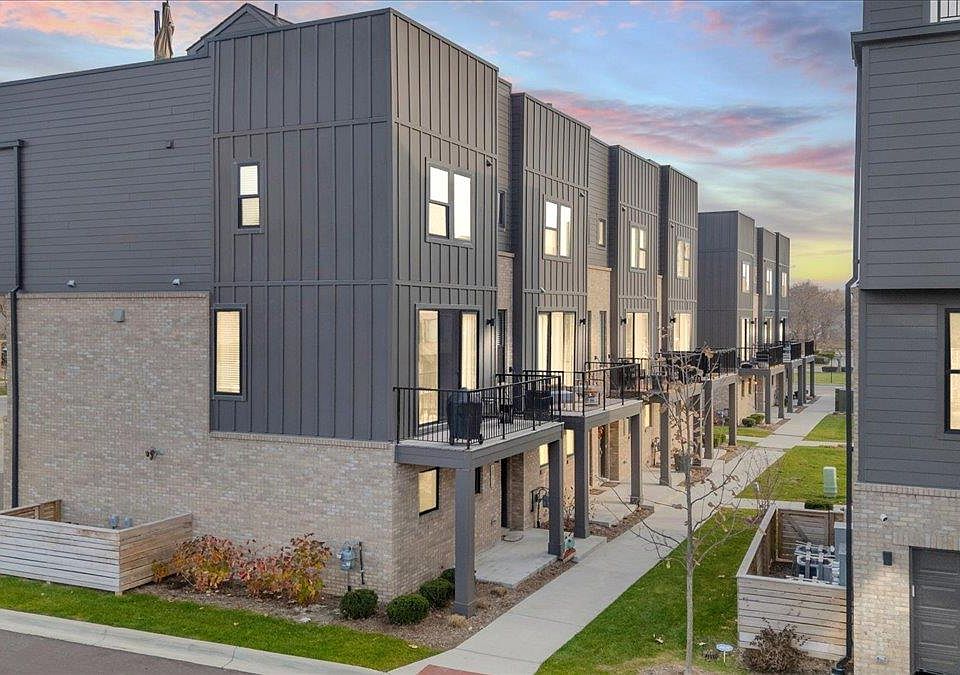 1st image of 1061 Hampton Cir