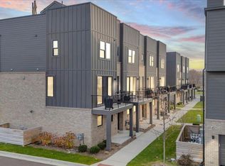 1061 Hampton Cir, Detroit, MI 48207