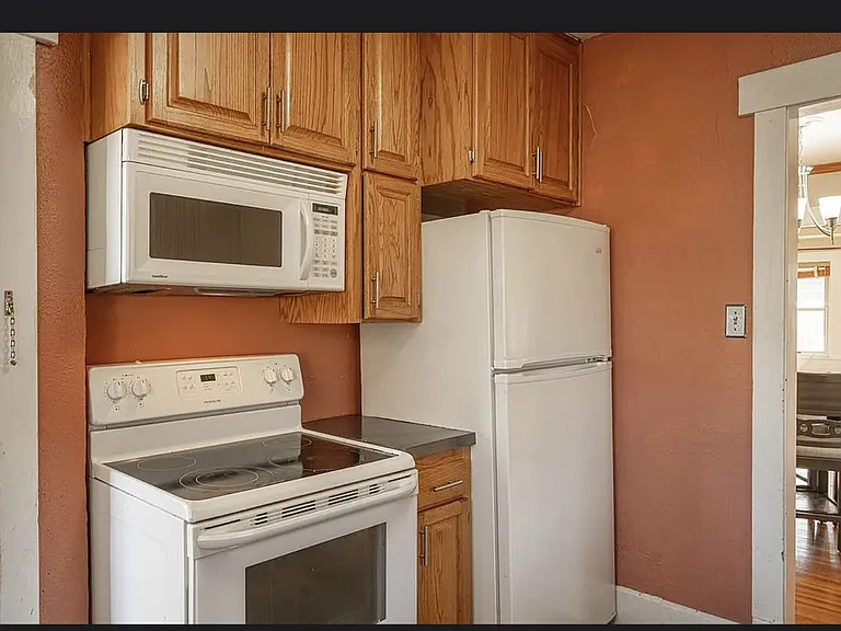 2102 York St — Photo 10