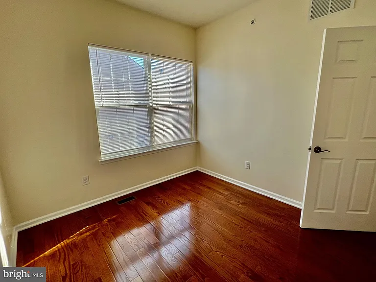 1329 Parish Ave — Photo 23