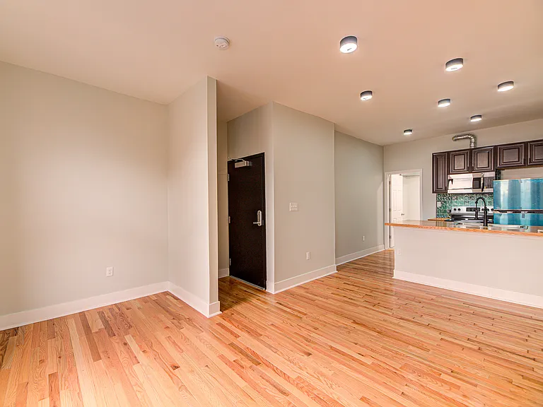 68 E McMicken Ave #10 — Photo 10
