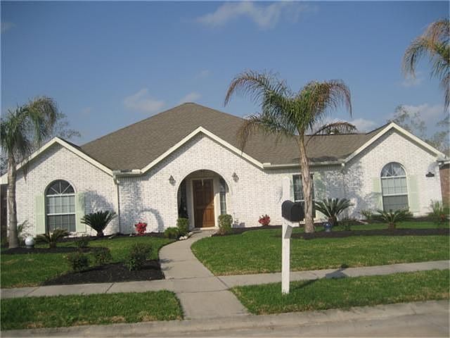 1st image of 315 Suzanne St